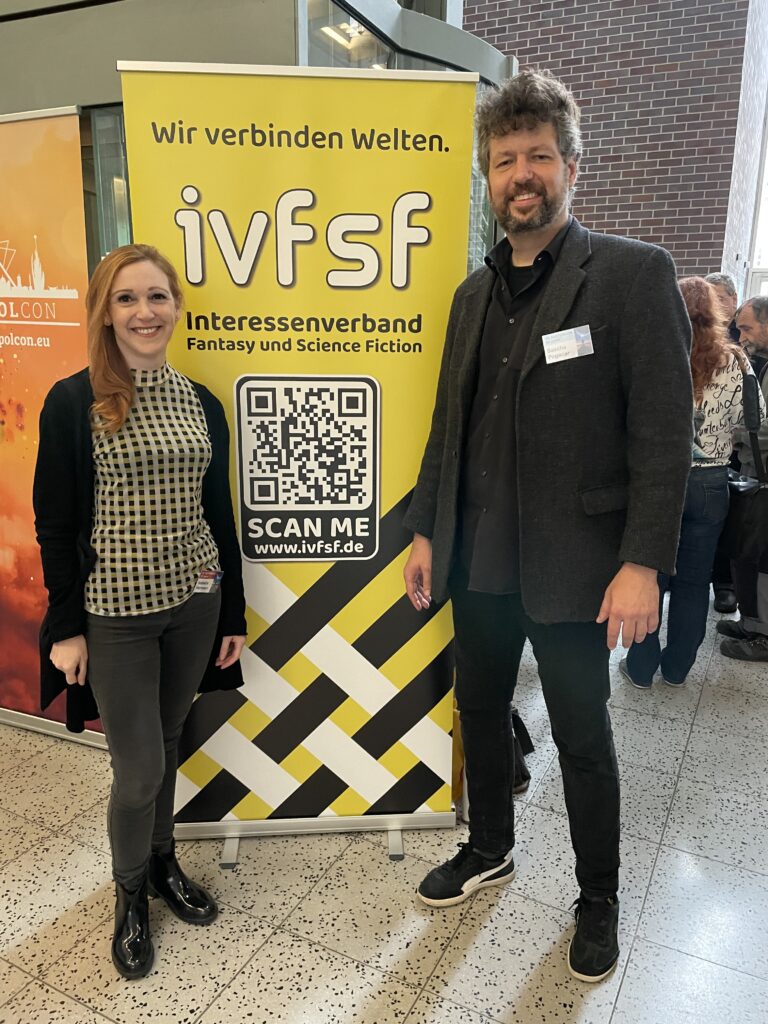 Dr. Isabella Hermann und Sascha Pogacar vor dem Rollup des ivfsf.